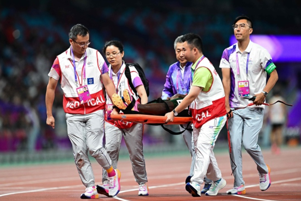 荷甲倒计时，克里夫兰骑士转会期止住颓势，细节引发关注，赛场秩序良好，医务组通报恢复(詹姆斯在克利夫兰地位)